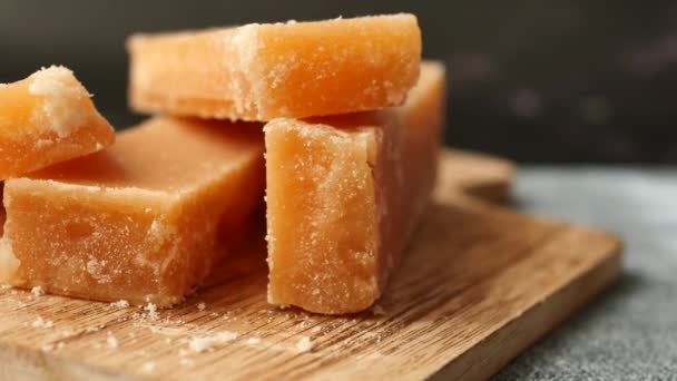 Jaggery Traditional Cane Sugar Cube Table — Stock Video