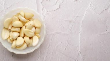 Beyaz arkaplanda pf sarımsağı kapat,,