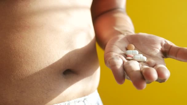 Übermäßiges Bauchfett Und Medizinische Tabletten — Stockvideo