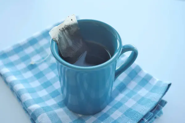 Grüner Tee Und Teebeutel Auf Dem Tisch Nahaufnahme — Stockfoto