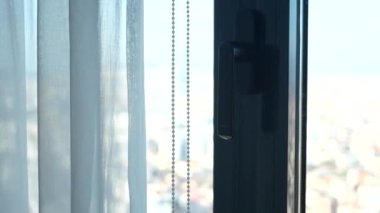 Temiz kumaş perdesini kapat.