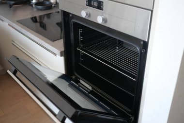 Evde elektrikli fırın aç,