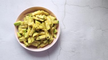 Masadaki guava dilimini kapat. .