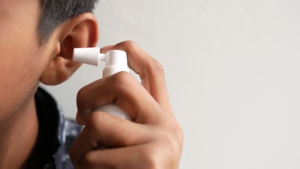Close Men Using Spray Remove Earwax — Vídeo de Stock