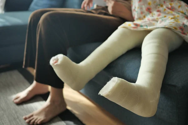 Little Child Boy Plaster Bandage Leg — Stock Photo, Image
