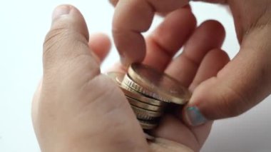 çocuk el seçimi madeni paraları yakın plan ,