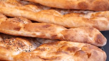 Bir yığın Ramazan Pide, Türk popüler ekmeği