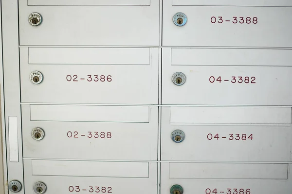 Πορτοκαλί Χρώμα Κουτί Αποθήκευσης Δημόσιο Χώρο Χρηματοκιβώτιο Αποθήκευσης Για Εμπορικά — Φωτογραφία Αρχείου