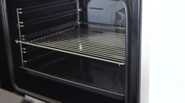 Evde elektrikli fırın aç,