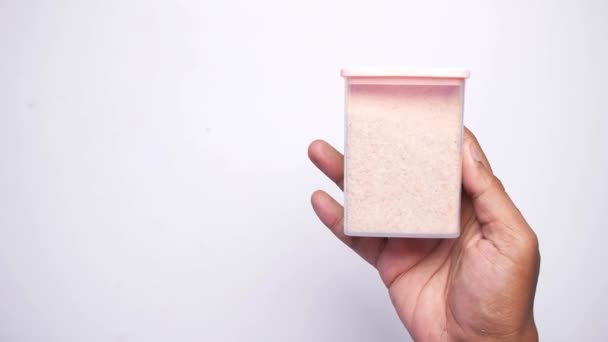 Roh Gesundes Getrocknetes Rosa Himalaya Salz Einem Behälter Auf Weiß — Stockvideo