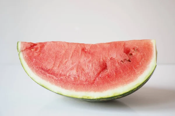 Nahaufnahme Von Scheibe Wassermelone Auf Weißem Hintergrund — Stockfoto