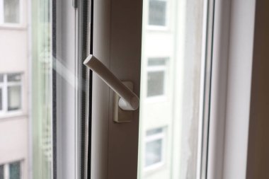 siyah plastik pvc penceresi