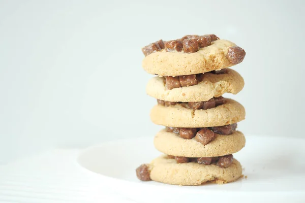 Pile Biscuits Chocolat Sur Fond Blanc — Photo