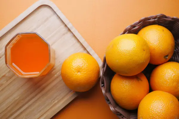 Čerstvé Ovoce Pomerančový Džus Stole — Stock fotografie
