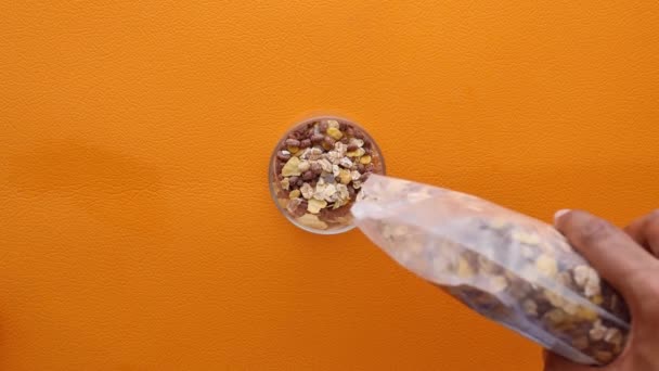 Vista Superior Café Manhã Cereal Derramando Pacote Plástico — Vídeo de Stock