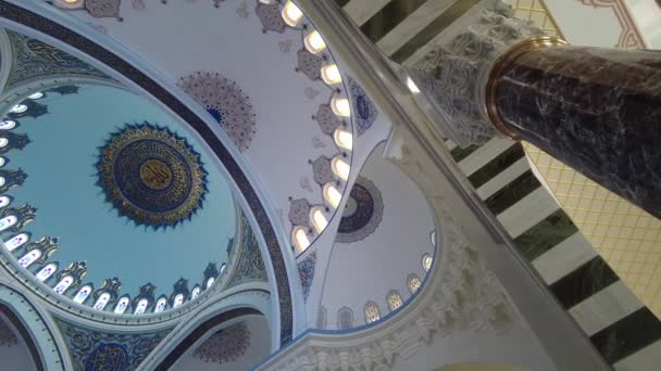 Τουρκία Istanbul Ιανουαρίου 2023 Χαμηλής Γωνίας Εσωτερική Διακόσμηση Του Τζαμιού — Αρχείο Βίντεο