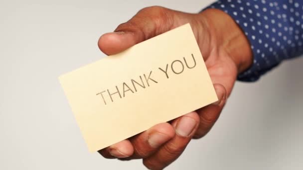 Close Homem Mão Lendo Uma Carta Agradecimento — Vídeo de Stock