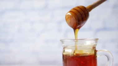 Honey Dipper 'dan damlayan bal ,