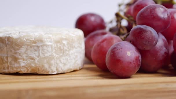 Camembert Cheese Grape Table — Stock Video