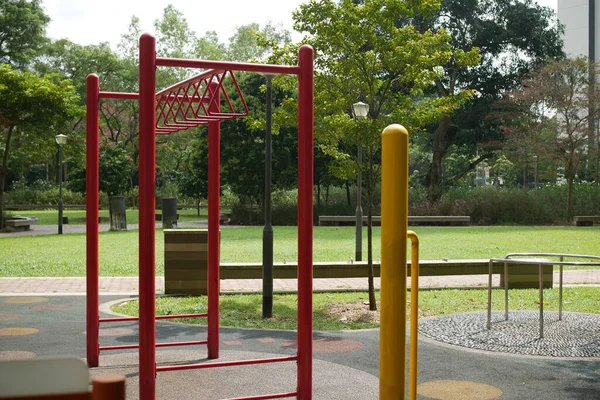 Exercício Equipamentos Parque Público Área Residencial — Fotografia de Stock