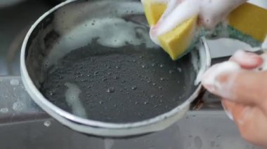  El yıkama tenceresi. ,