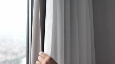 Temiz kumaş perdesini kapat.