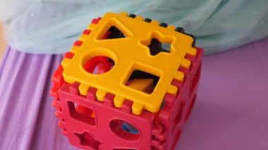  Oyunlar ve çocukların öğrenmesi için geometrik şekiller