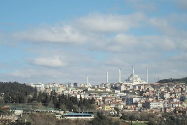  Camlica Camii ve İstanbul 'un yüksek açılı manzarası ,