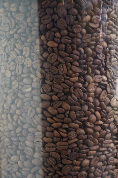 Świeże Ziarna Kawy Szklanym Słoiku — Zdjęcie stockowe