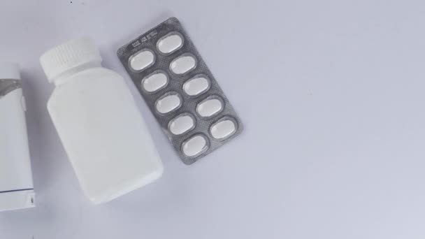 Medicinsk Piller Behållare Blisterförpackning Vit Bakgrund — Stockvideo