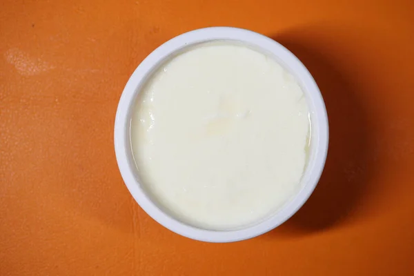 Färsk Yoghurt Skål Bordet — Stockfoto