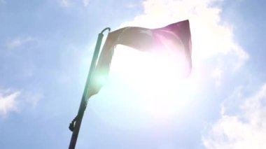 Gökyüzüne Karşı Türk Bayrağının Düşük Açı Görünümü