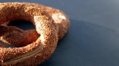 Türk Çöreği Simit masada ,