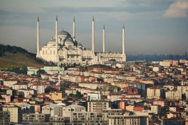  Camlica Camii ve İstanbul 'un yüksek açılı manzarası ,