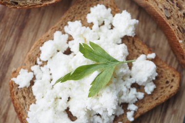 fresh paneer on a bread on table .