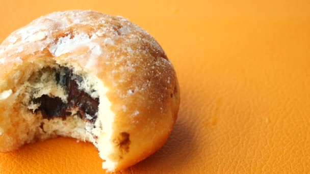 Donuts Chocolate Prato Com Espaço Cópia — Vídeo de Stock