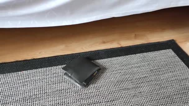 钱包落在家里地板上了 — 图库视频影像