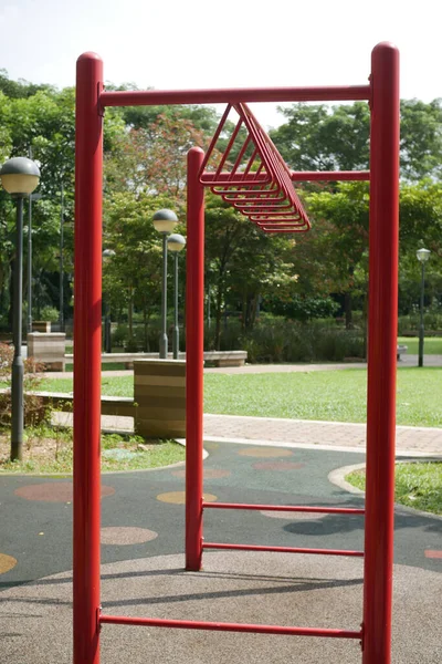 Équipement Exercice Dans Parc Public Dans Quartier Résidentiel — Photo