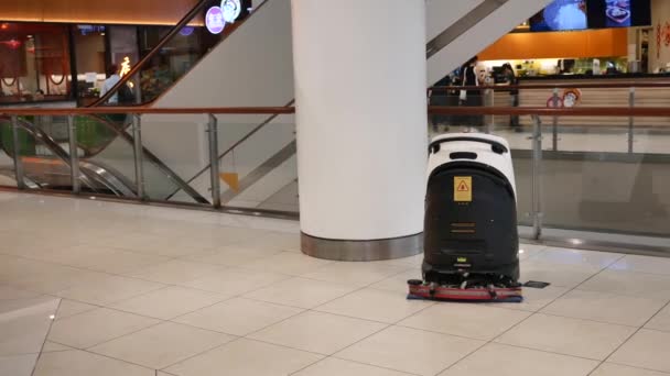 Singapore Mei 2022 Robot Stofzuiger Stofzuigen Van Vloer Het Winkelcentrum — Stockvideo