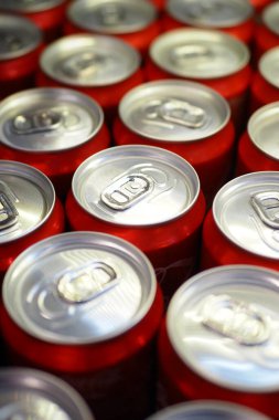 Bir kutu meşrubat dizildi. 