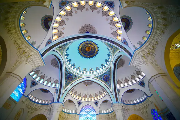 Turquía Istanbul Enero 2023 Mezquita Camlica Mezquita Más Grande Asia — Foto de Stock