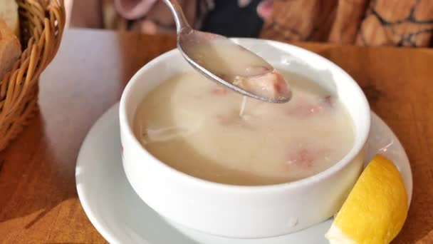 Traditionell Kinesisk Ägg Droppe Soppa Med Chili Och Ägg Bordet — Stockvideo