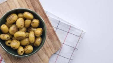 Kavanozda ızgara zeytin ,