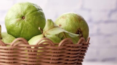 Masadaki guava dilimini kapat. .