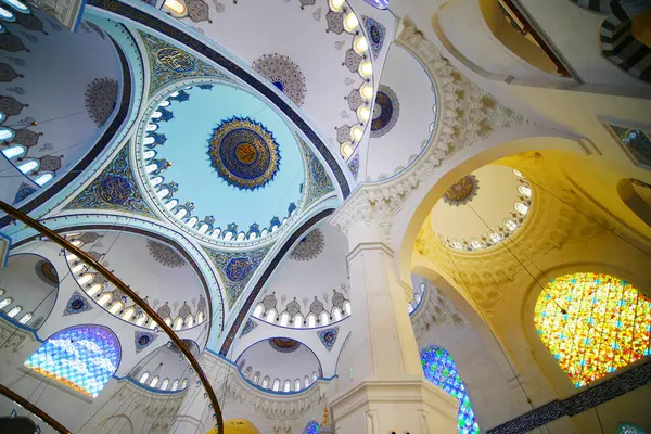Istambul Turquia Março 2023 Interior Cúpula Mesquita Camlica — Fotografia de Stock