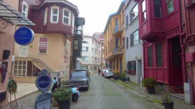 KUZGUNCUK 'deki tarihi renkli evler, Uskudar' daki komşular
