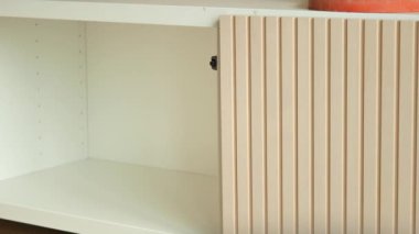 Evde boş çekmece açıldı .