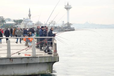 Oltalı balıkçı, Uskuder 'de dönen bobin. 