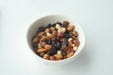  Bir kase karışık fındık..
