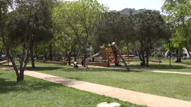 Personas Que Relajan Parque Local Estambul — Vídeos de Stock